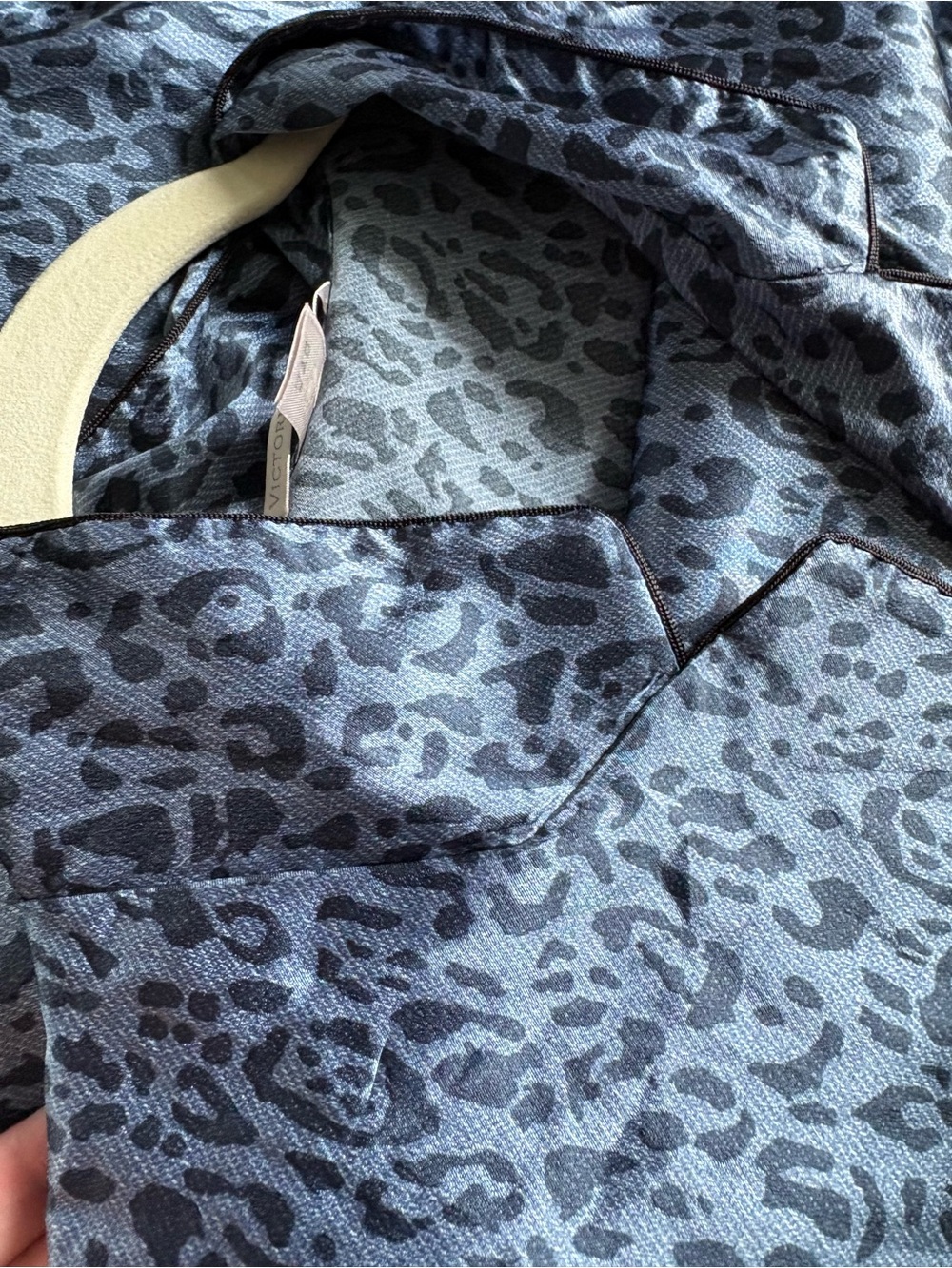 Victoria's Secret Navy Leopard Satin Loungewear Set - Picture 3 of 6